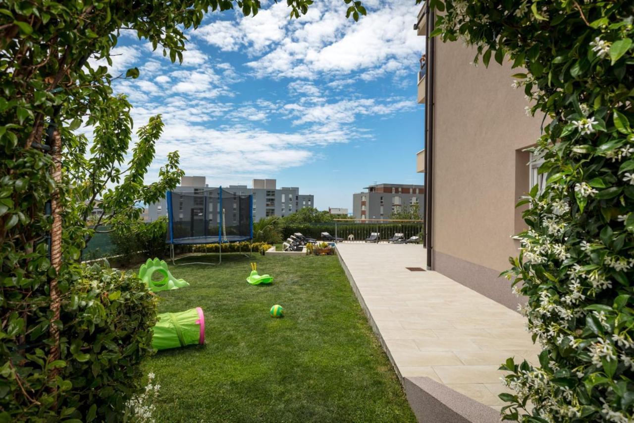Апартаменты Sunny Garden Adria Сплит Экстерьер фото